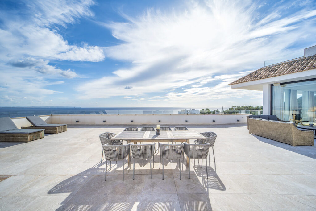 Luxury penthouse with fantastic seaview and immense terrace in Illetas, Mallorca (2)