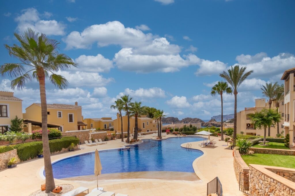 Ground floor apartment in beautiful complex in 1st sealine in Santa Ponsa