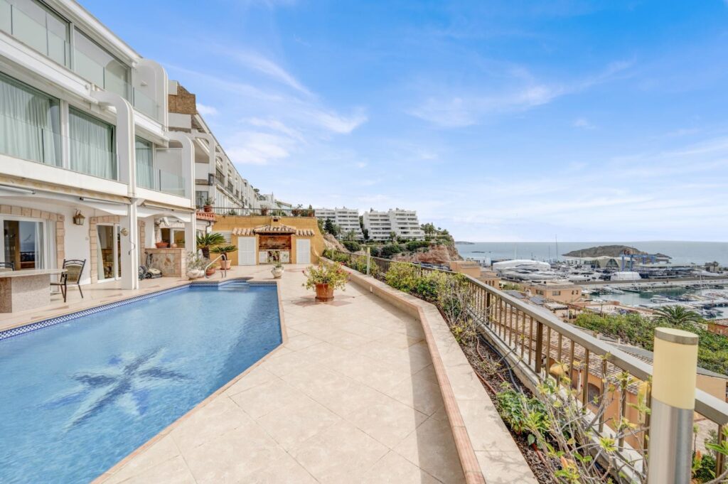 Apartment with private pool and spectacular sea views in a privileged location in Puerto Portals (31)