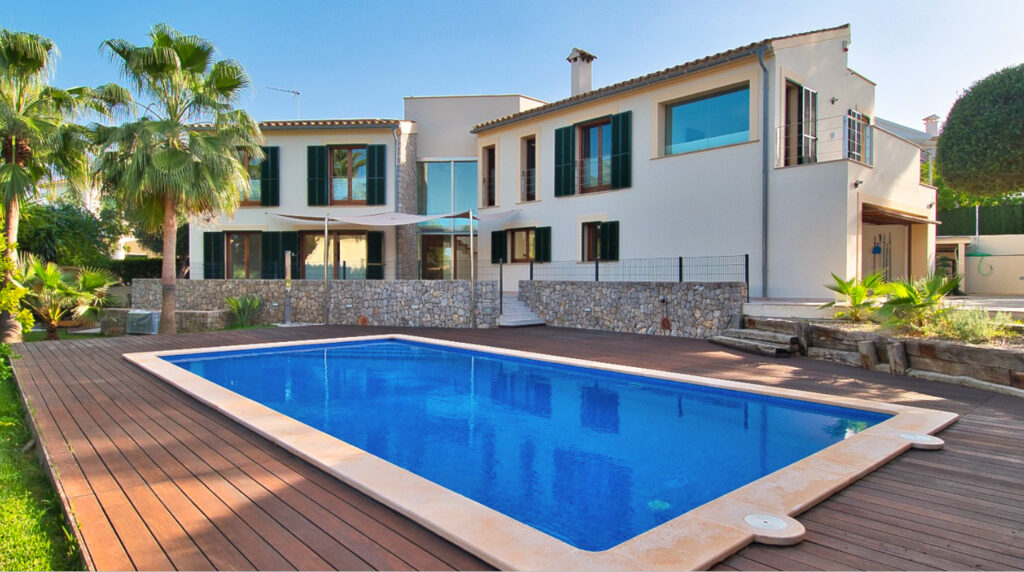 Modernized villa with Mediterranean charm and partial sea views from the upper floor in Santa Ponsa (11)