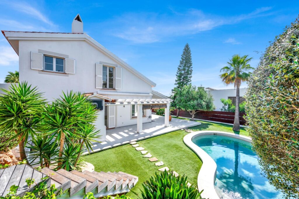 Modernized villa with Mediterranean charm, pool and garden in a quiet location of Santa Ponsa (11)