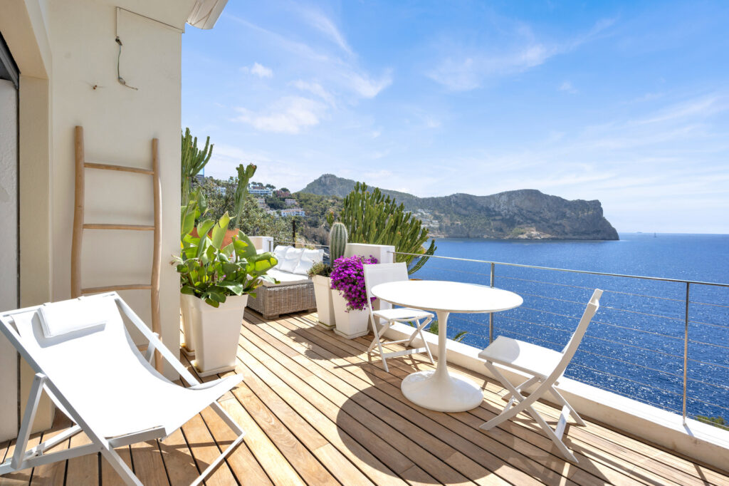 1st sea line Apartment with spectacular sea views in complex with pool in Puerto Andratx (17)