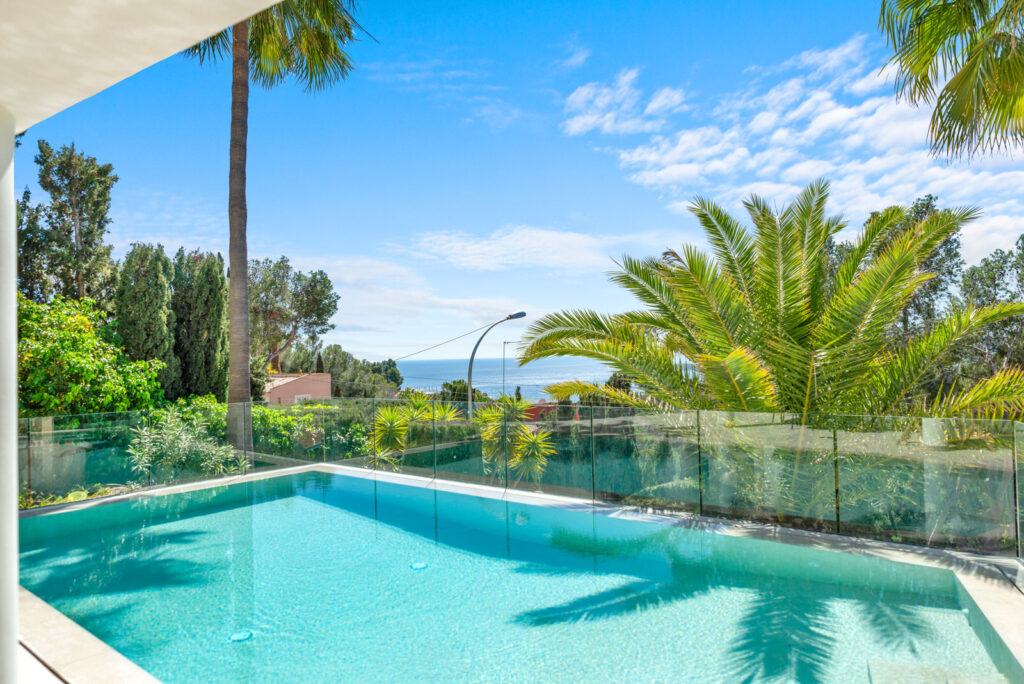 Completely renovated, luxurious villa with panoramic sea views in Costa den Blanes (42)