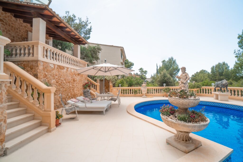 Meditarranean property, 4 bedroom, solar Pool (21)