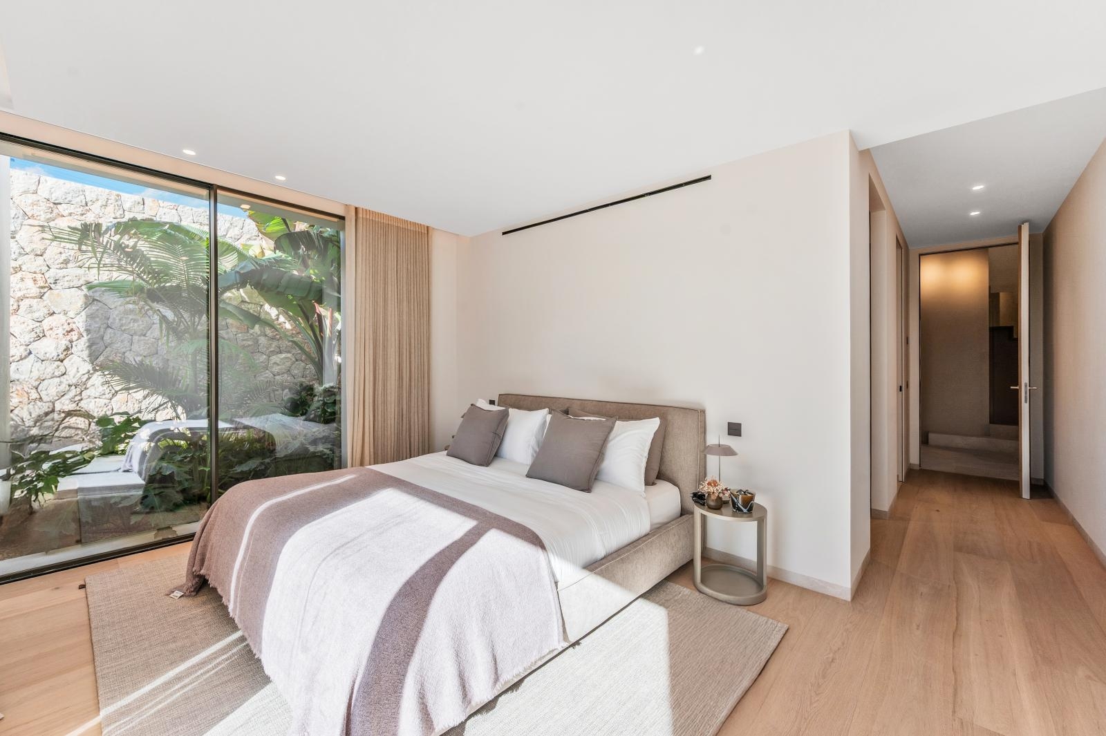 Luxurious newly built villa with sea views in Portals Nous, near the noble harbour and Palma (6)