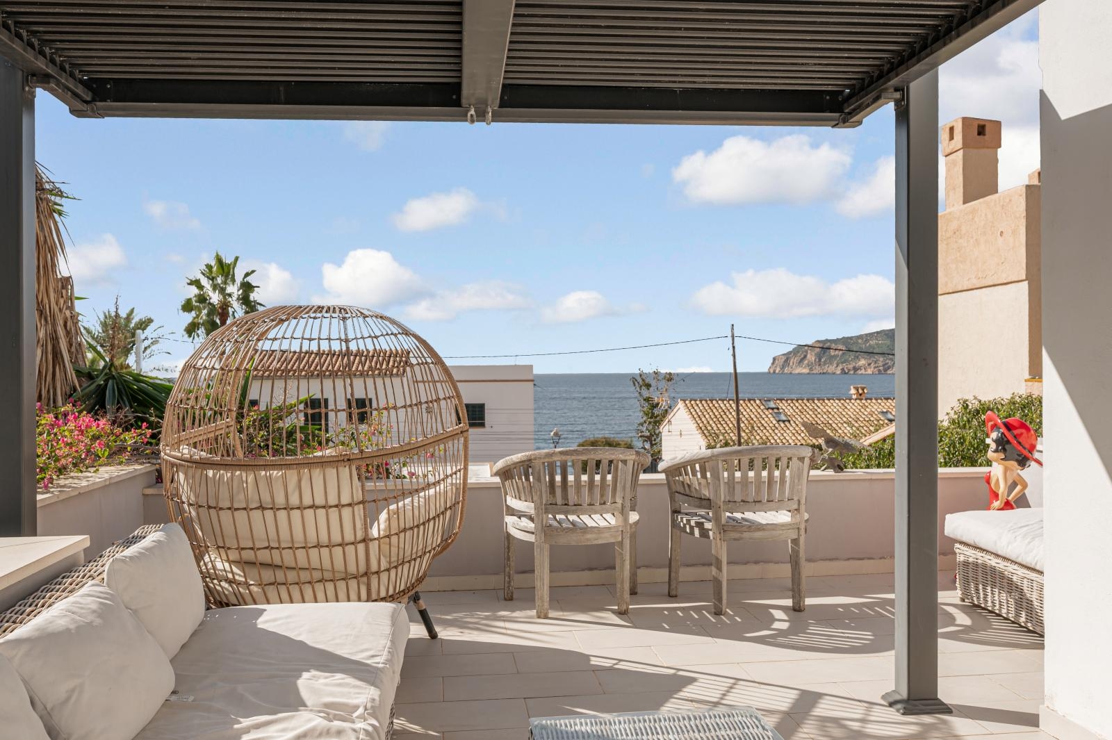 Beautiful, detached house with sea views, garden and two terraces in a good location in Sant Elm (21)