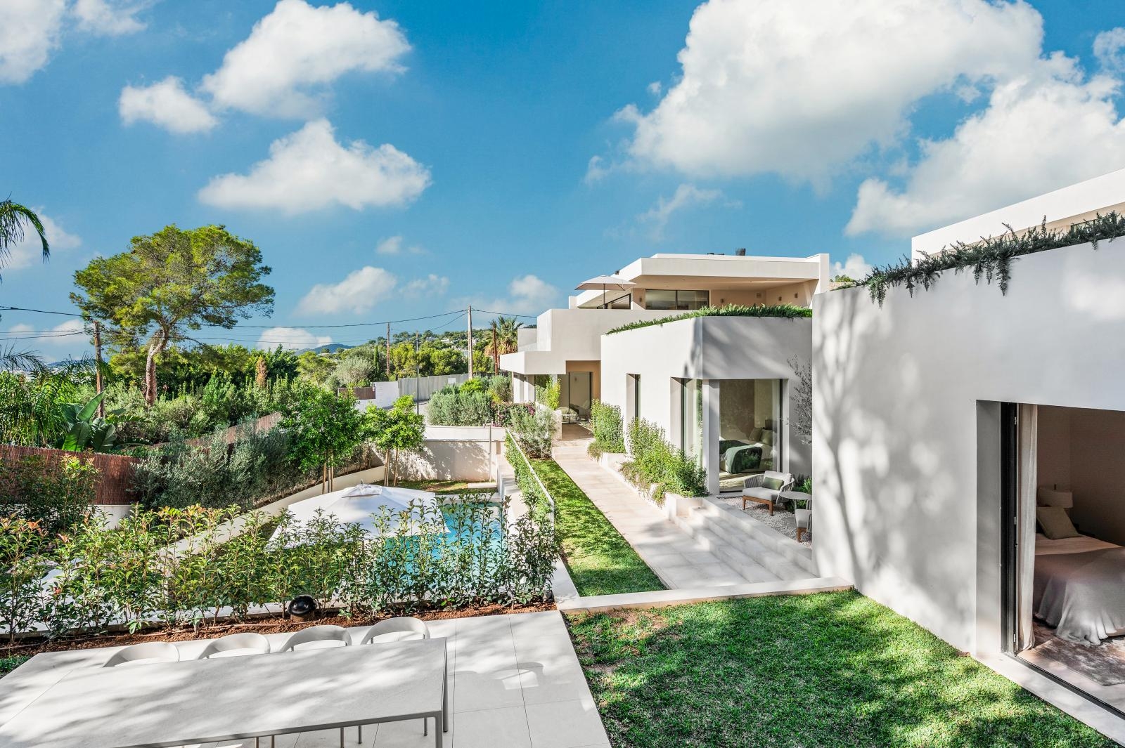 Luxurious newly built villa with sea views in Portals Nous, near the noble harbour and Palma (27)