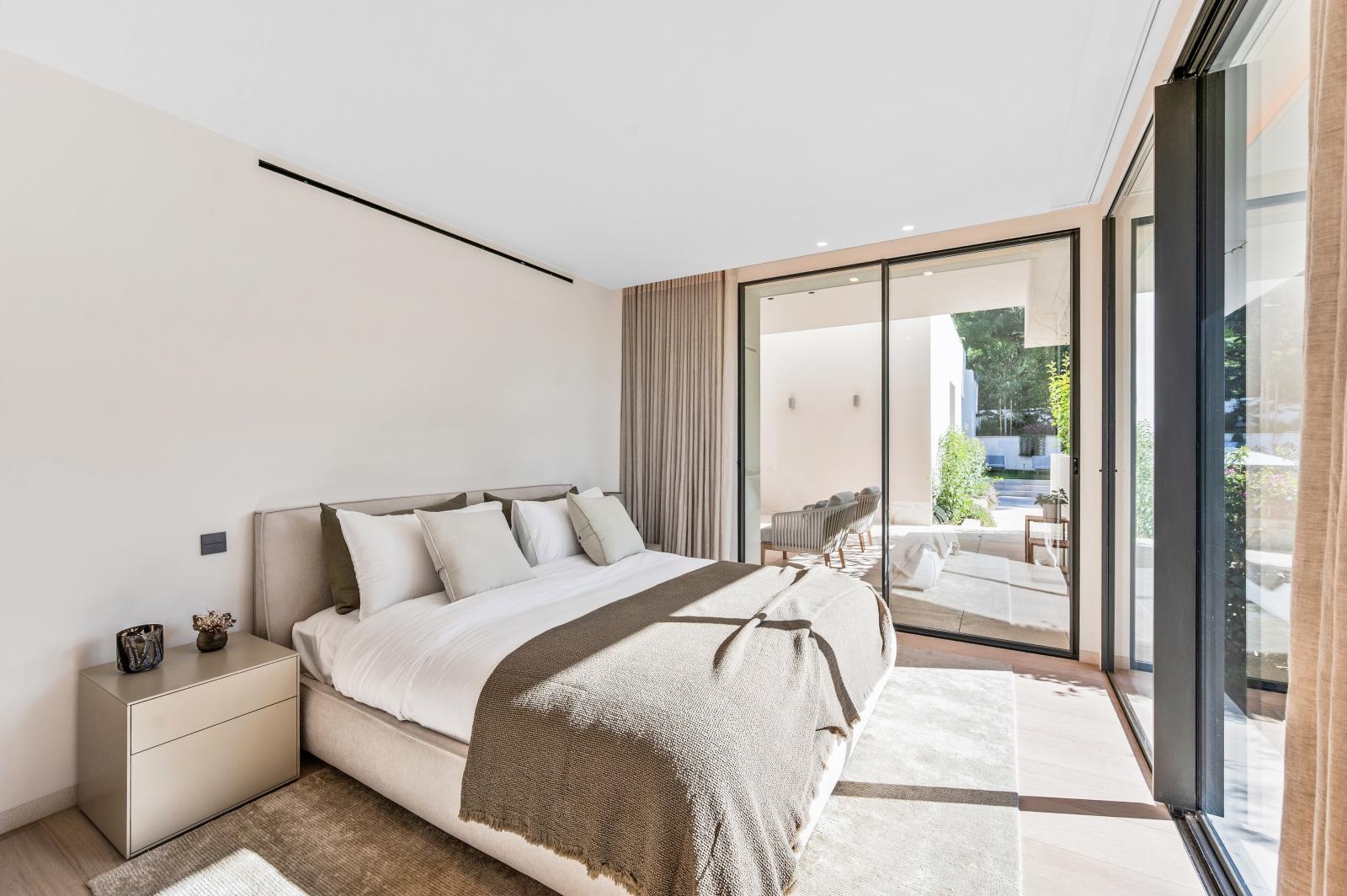 Luxurious newly built villa with sea views in Portals Nous, near the noble harbour and Palma (9)