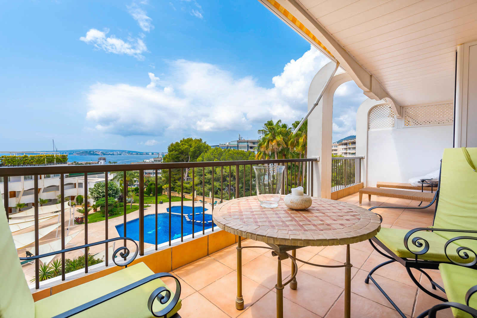 Bright apartment with partial seaview in luxury Puerto Portals, ref. 3410-43