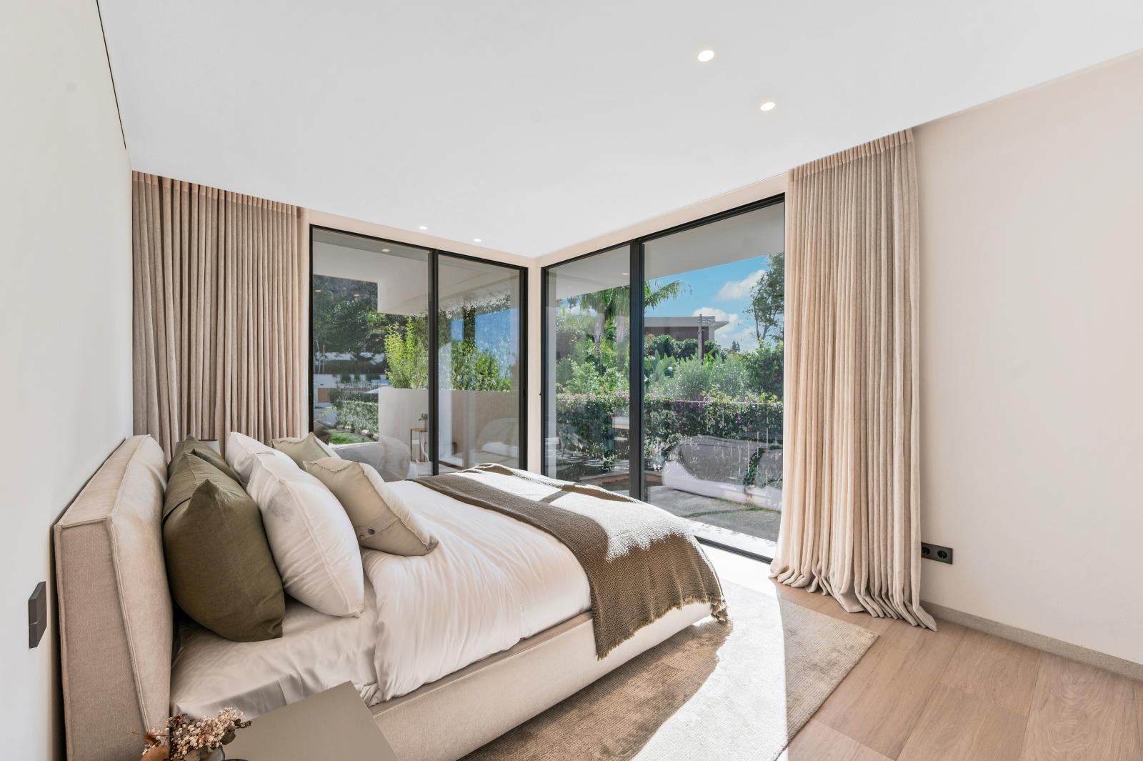 Luxurious newly built villa with sea views in Portals Nous, near the noble harbour and Palma (8)