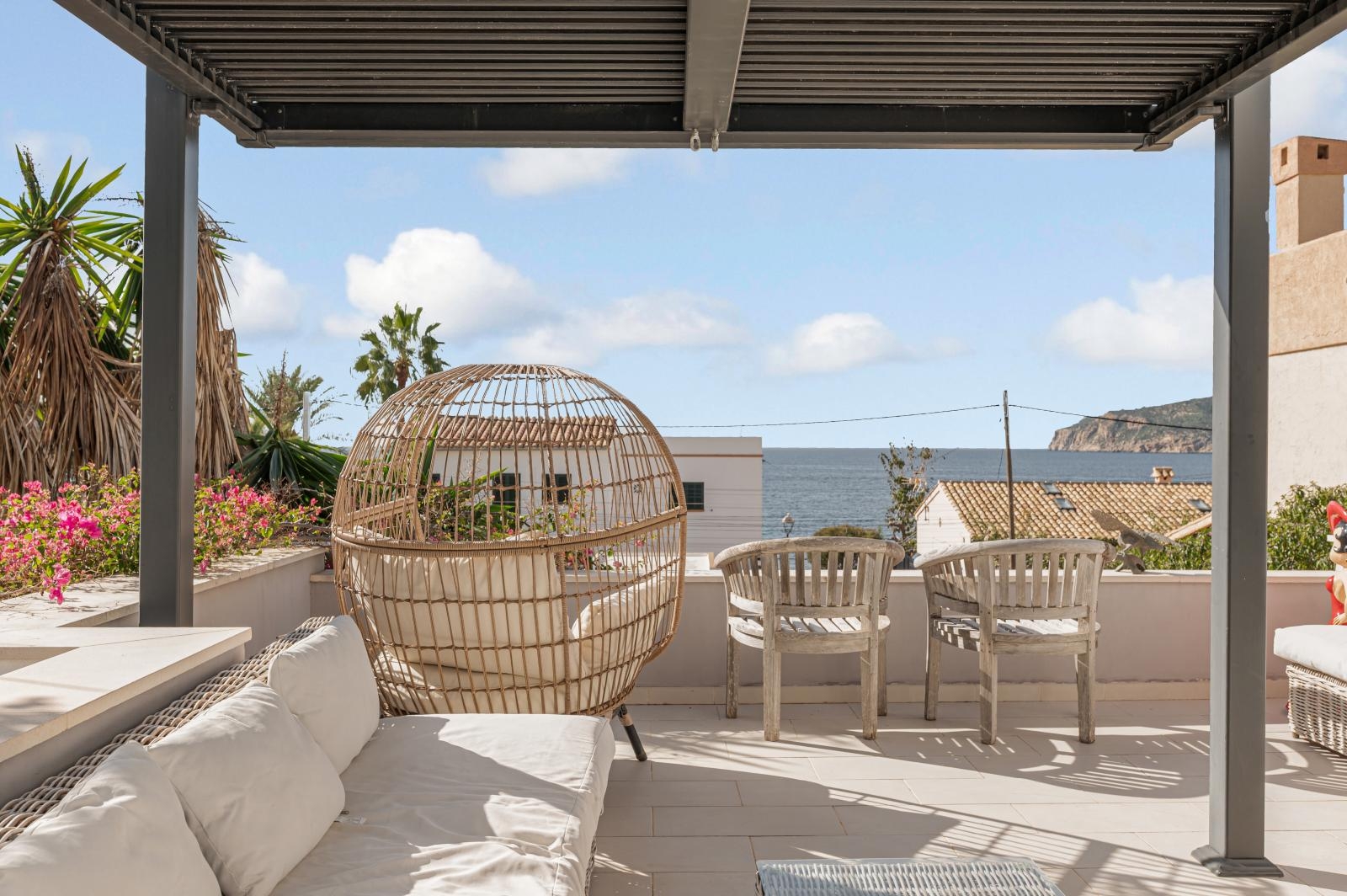 Beautiful, detached house with sea views, garden and two terraces in a good location in Sant Elm (22)