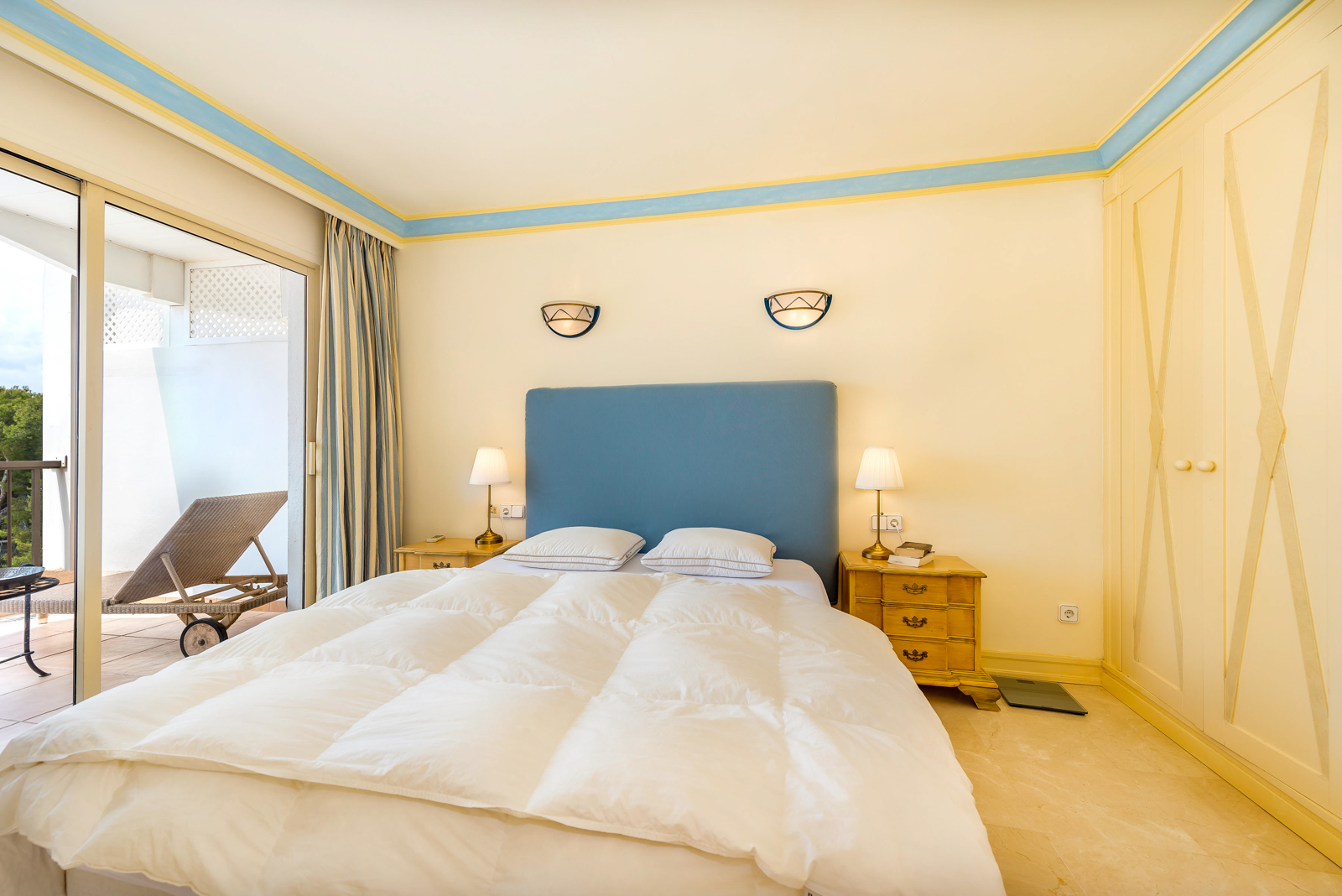 Bright apartment with partial seaview in luxury Puerto Portals, ref. 3410-43