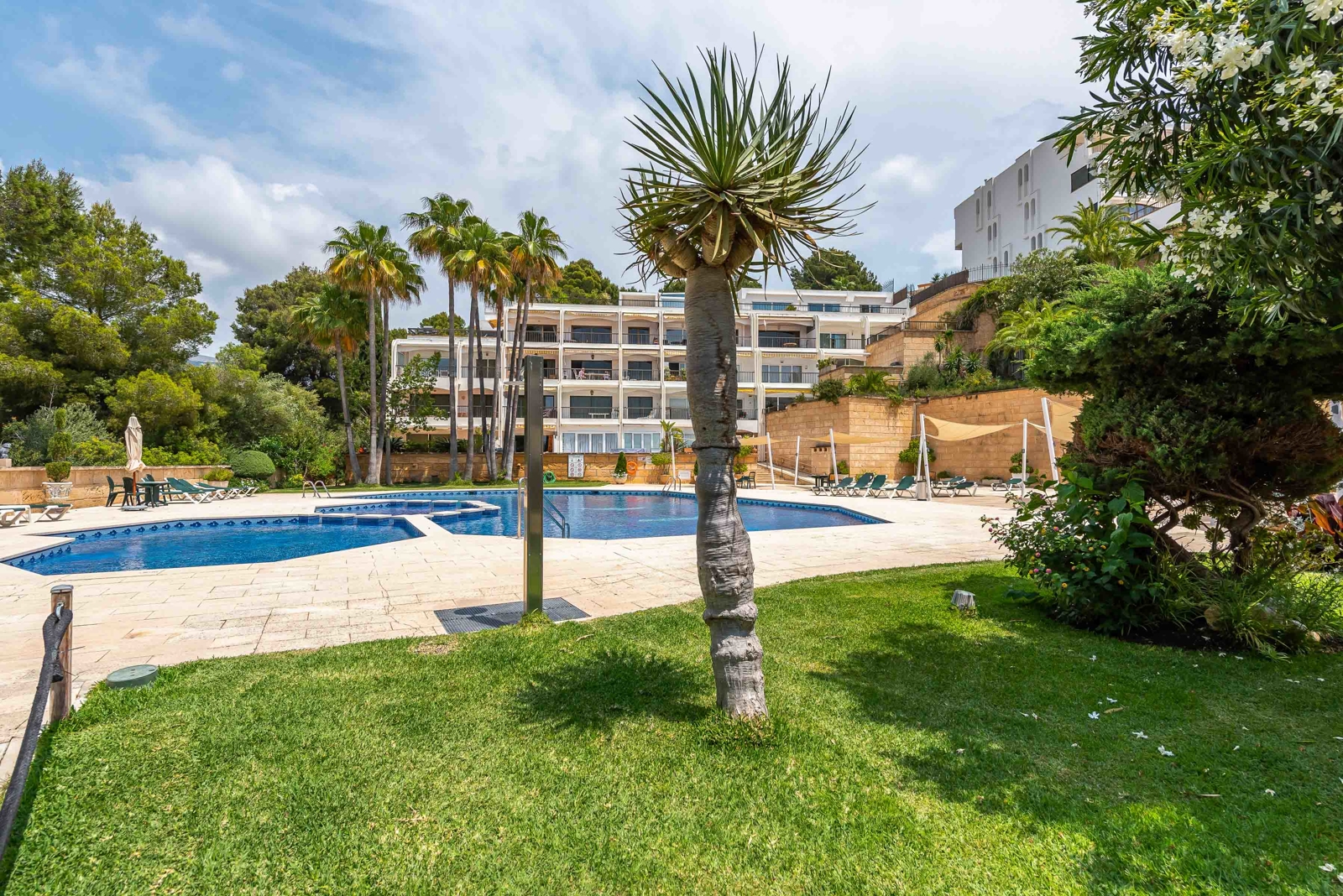 Bright apartment with partial seaview in luxury Puerto Portals, ref. 3410-43