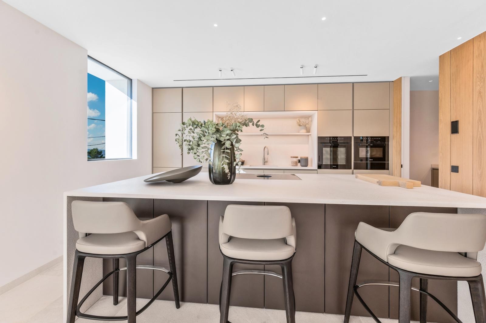 Luxurious newly built villa with sea views in Portals Nous, near the noble harbour and Palma (41)