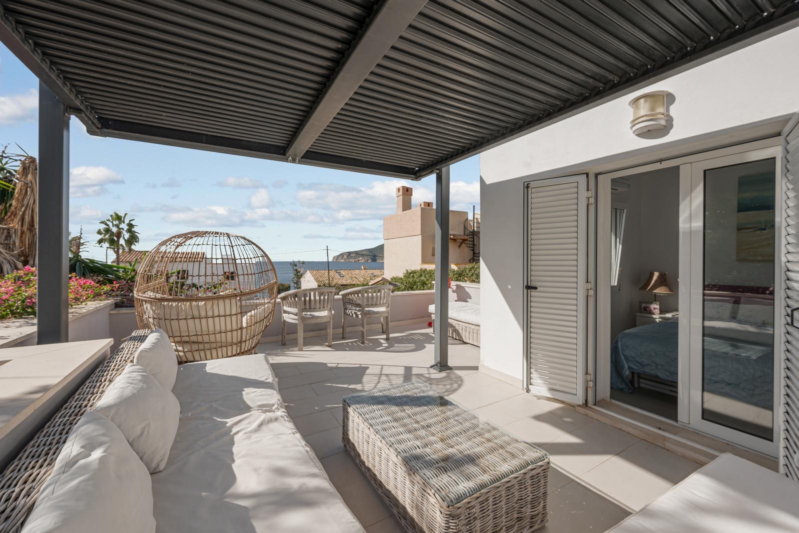 Beautiful, detached house with sea views, garden and two terraces in a good location in Sant Elm (15)