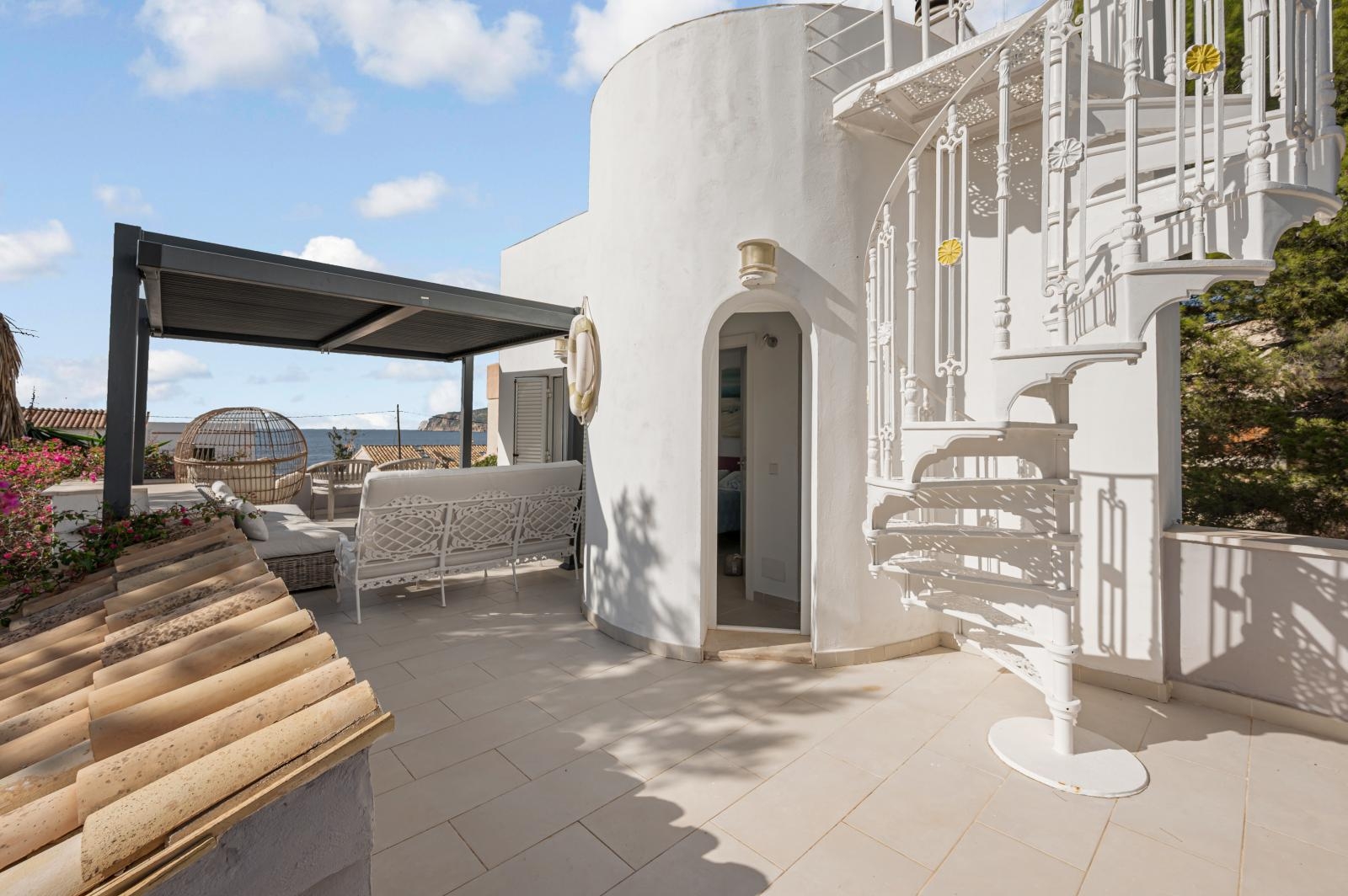 Beautiful, detached house with sea views, garden and two terraces in a good location in Sant Elm (18)