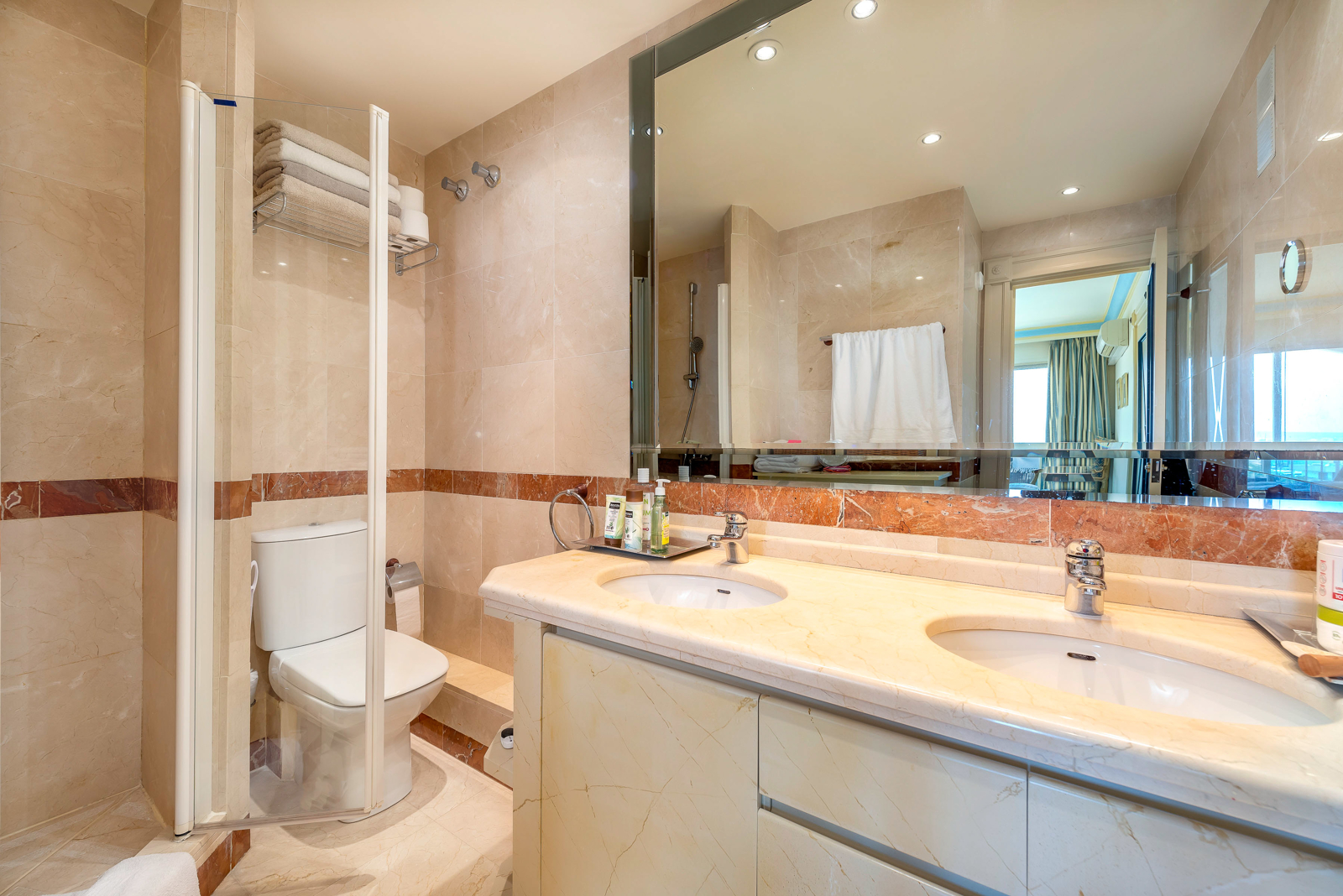 Bright apartment with partial seaview in luxury Puerto Portals, ref. 3410-43