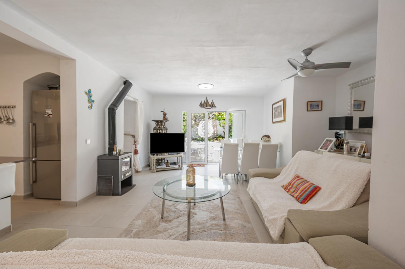 Beautiful, detached house with sea views, garden and two terraces in a good location in Sant Elm (8)