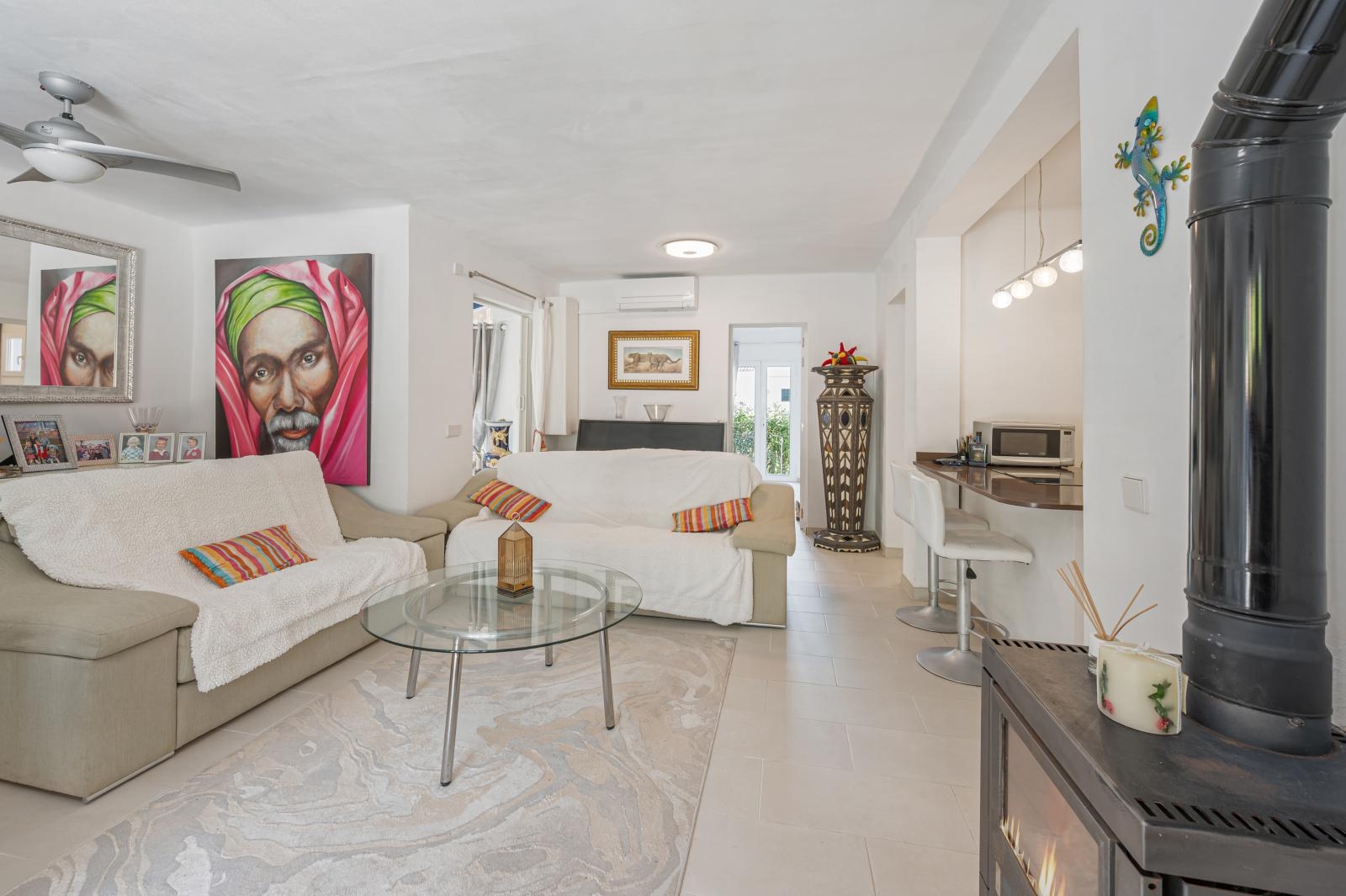 Beautiful, detached house with sea views, garden and two terraces in a good location in Sant Elm (10)