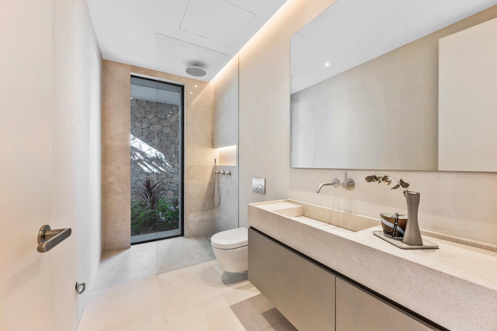 Luxurious newly built villa with sea views in Portals Nous, near the noble harbour and Palma (4)