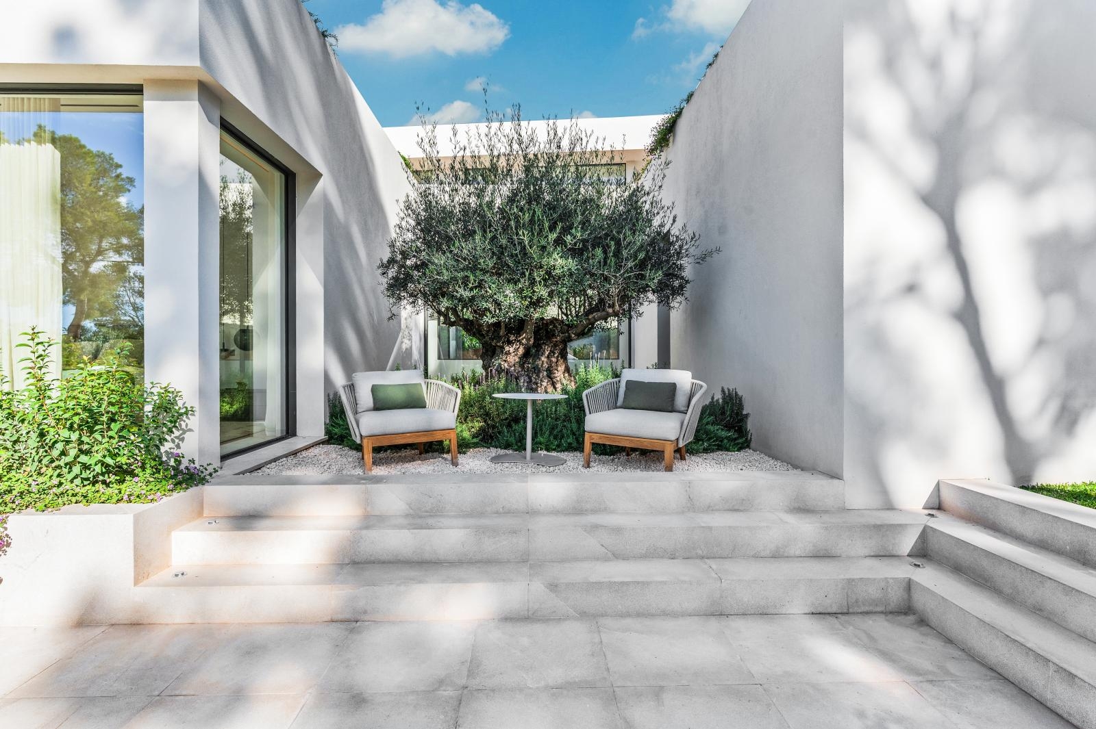 Luxurious newly built villa with sea views in Portals Nous, near the noble harbour and Palma (32)