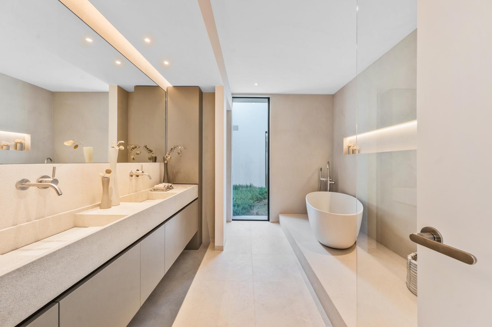 Luxurious newly built villa with sea views in Portals Nous, near the noble harbour and Palma (14)