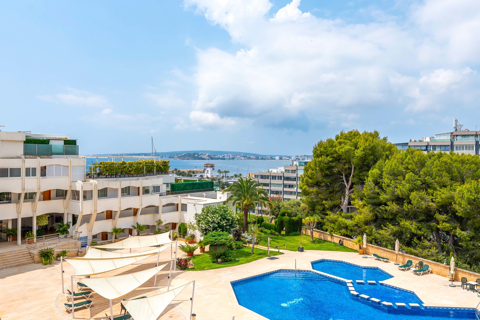 Bright apartment with partial seaview in luxury Puerto Portals, ref. 3410-43