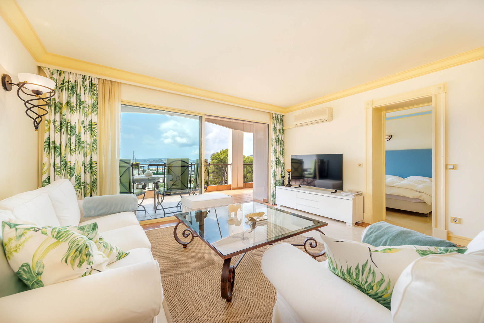 Bright apartment with partial seaview in luxury Puerto Portals, ref. 3410-43