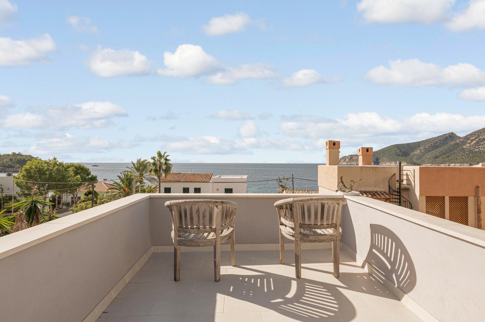 Beautiful, detached house with sea views, garden and two terraces in a good location in Sant Elm (20)