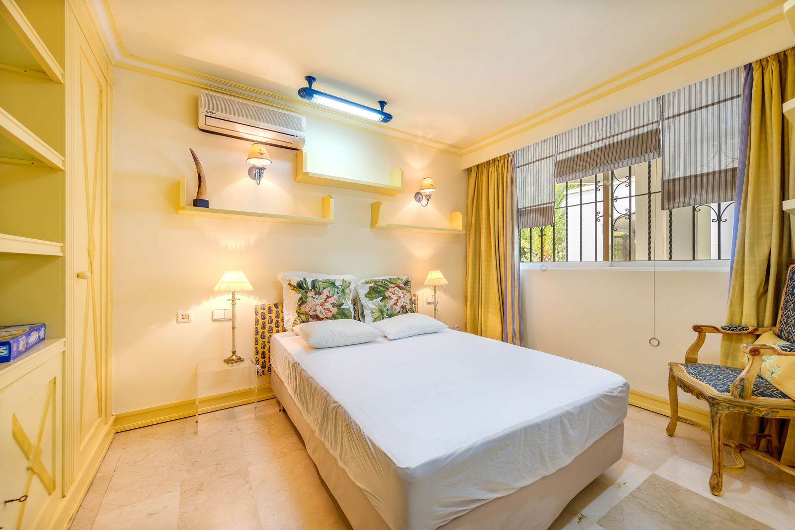 Bright apartment with partial seaview in luxury Puerto Portals, ref. 3410-43