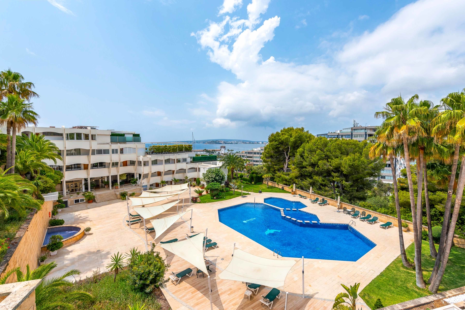 Bright apartment with partial seaview in luxury Puerto Portals, ref. 3410-43