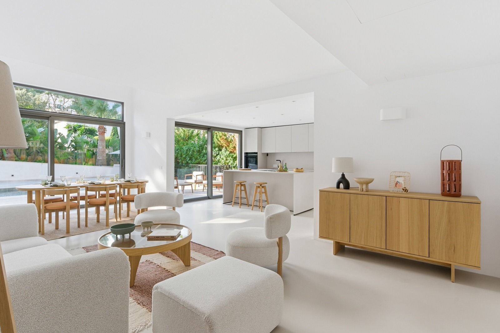 Stylish villa with sea views in a quiet location in Santa Ponsa (7)