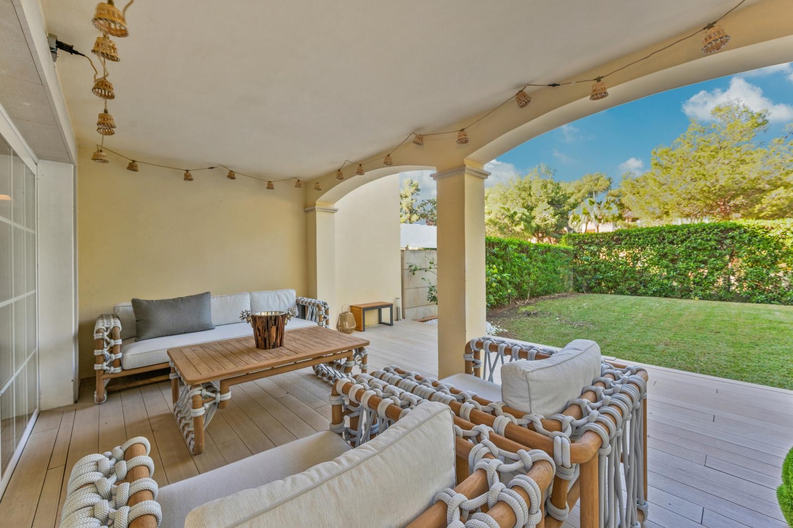 Modern garden apartment with spacious terrace in well-kept complex with pool in Nova Santa Ponsa (15)