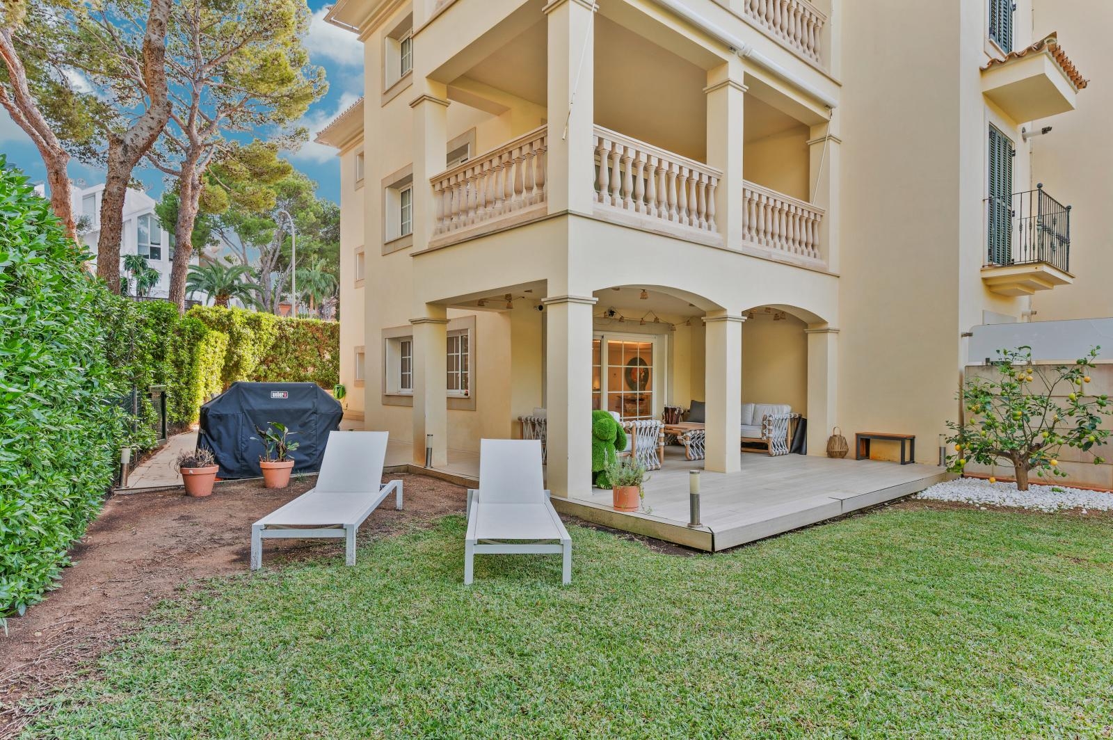 Modern garden apartment with spacious terrace in well-kept complex with pool in Nova Santa Ponsa (29)