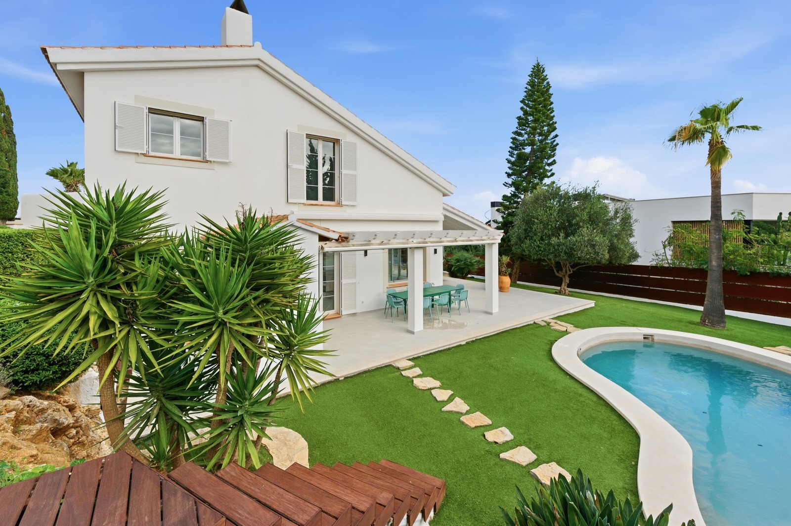 Modernized villa with Mediterranean charm, pool and garden in a quiet location of Santa Ponsa (15)