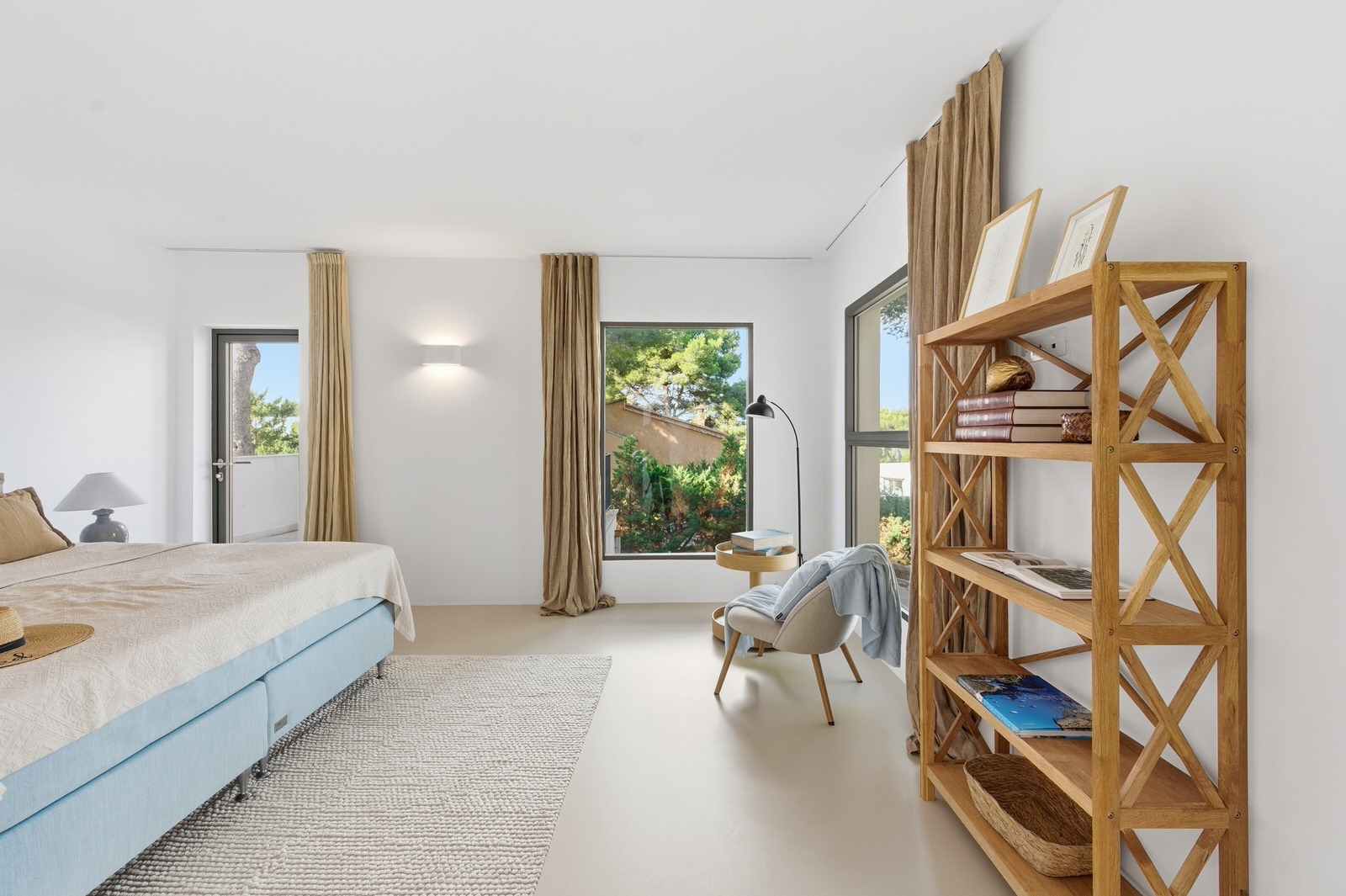 Stylish villa with sea views in a quiet location in Santa Ponsa (19)