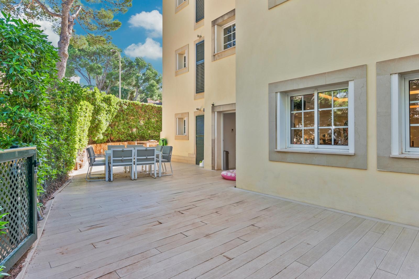 Modern garden apartment with spacious terrace in well-kept complex with pool in Nova Santa Ponsa (30)