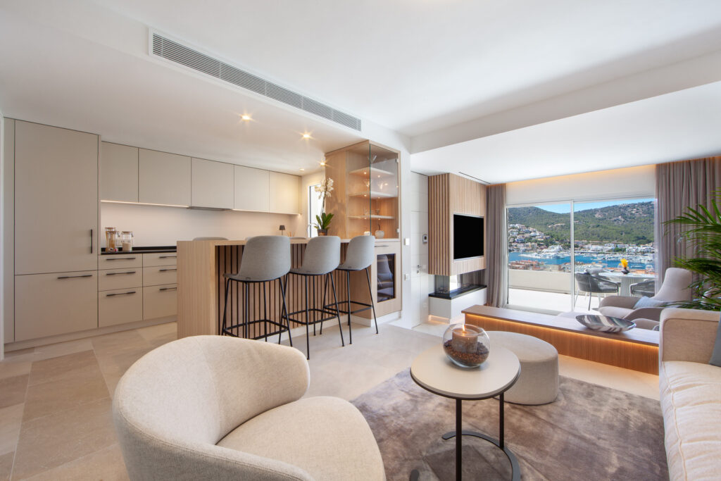 Fantastic, renovated townhouse with sea views and communal pool in the chic Puerto de Andratx (7)