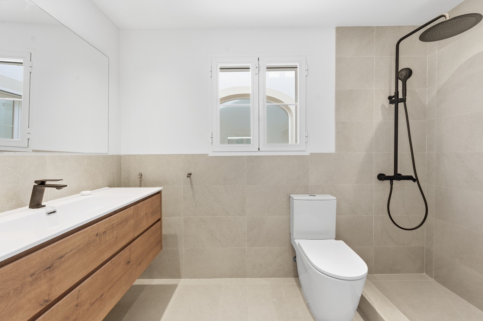 Modernized villa with Mediterranean charm, pool and garden in a quiet location of Santa Ponsa (5)