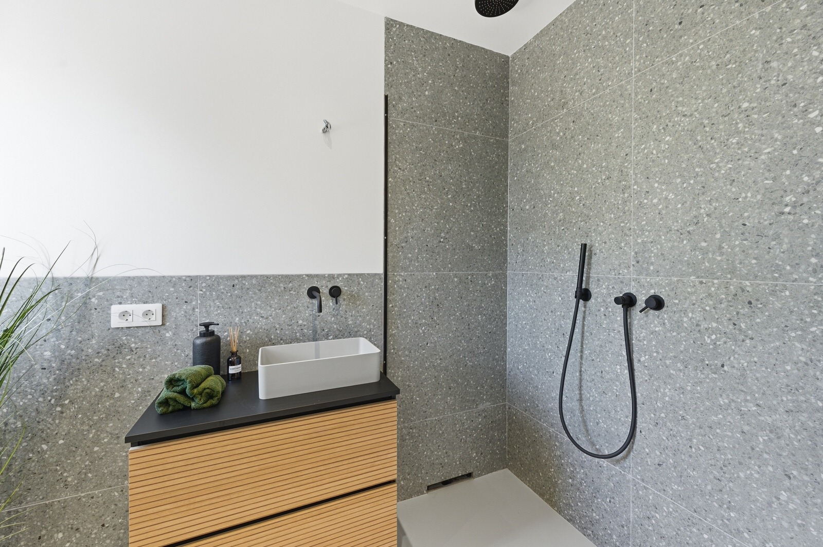 Stylish villa with sea views in a quiet location in Santa Ponsa (21)