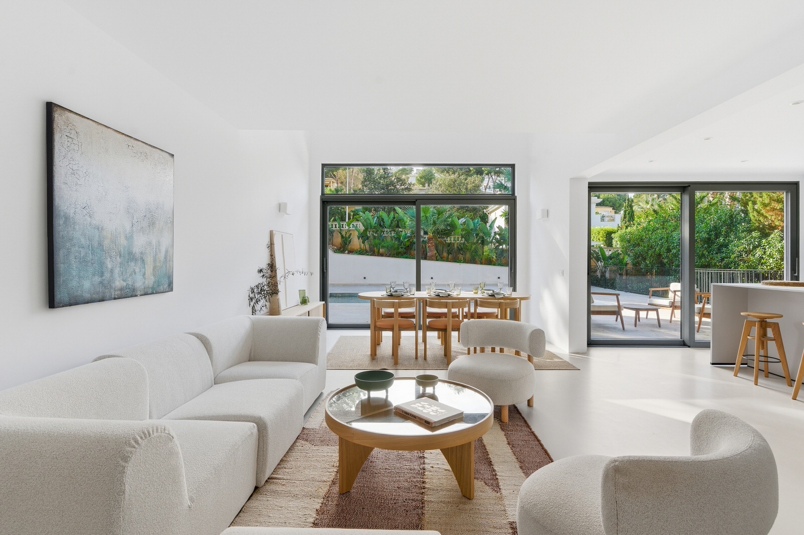 Stylish villa with sea views in a quiet location in Santa Ponsa (8)