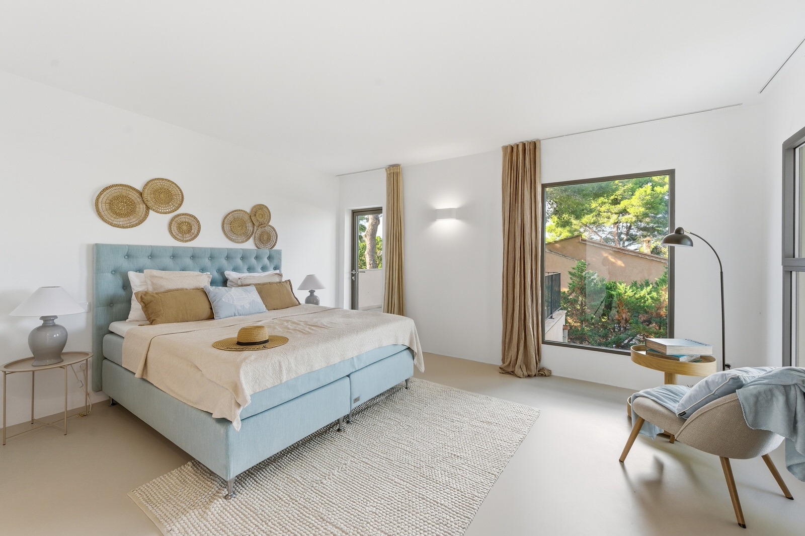 Stylish villa with sea views in a quiet location in Santa Ponsa (18)