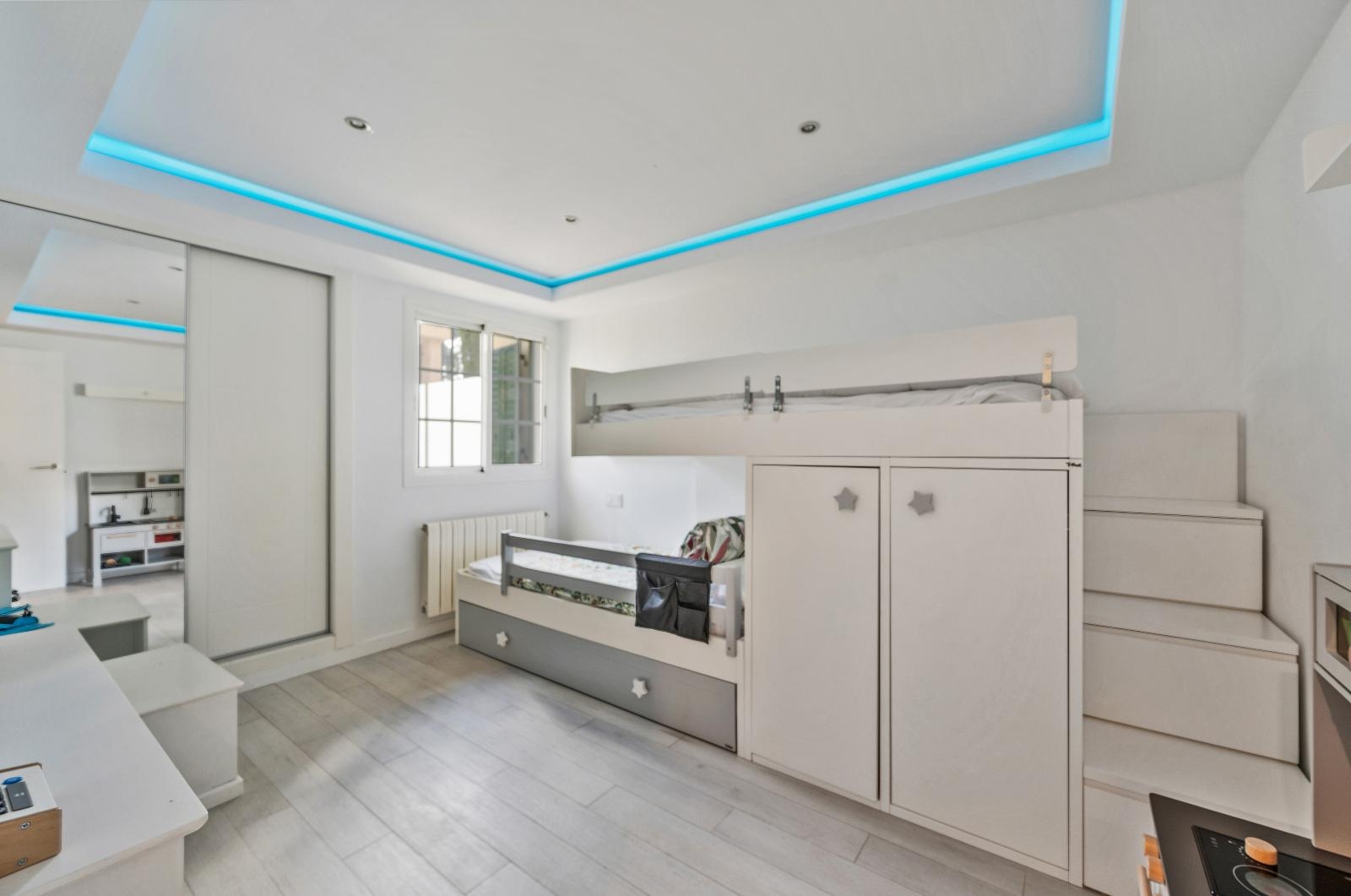 Modern garden apartment with spacious terrace in well-kept complex with pool in Nova Santa Ponsa (4)