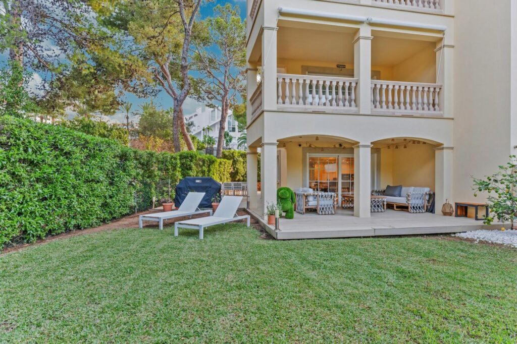 Modern garden apartment with spacious terrace in well-kept complex with pool in Nova Santa Ponsa (28)