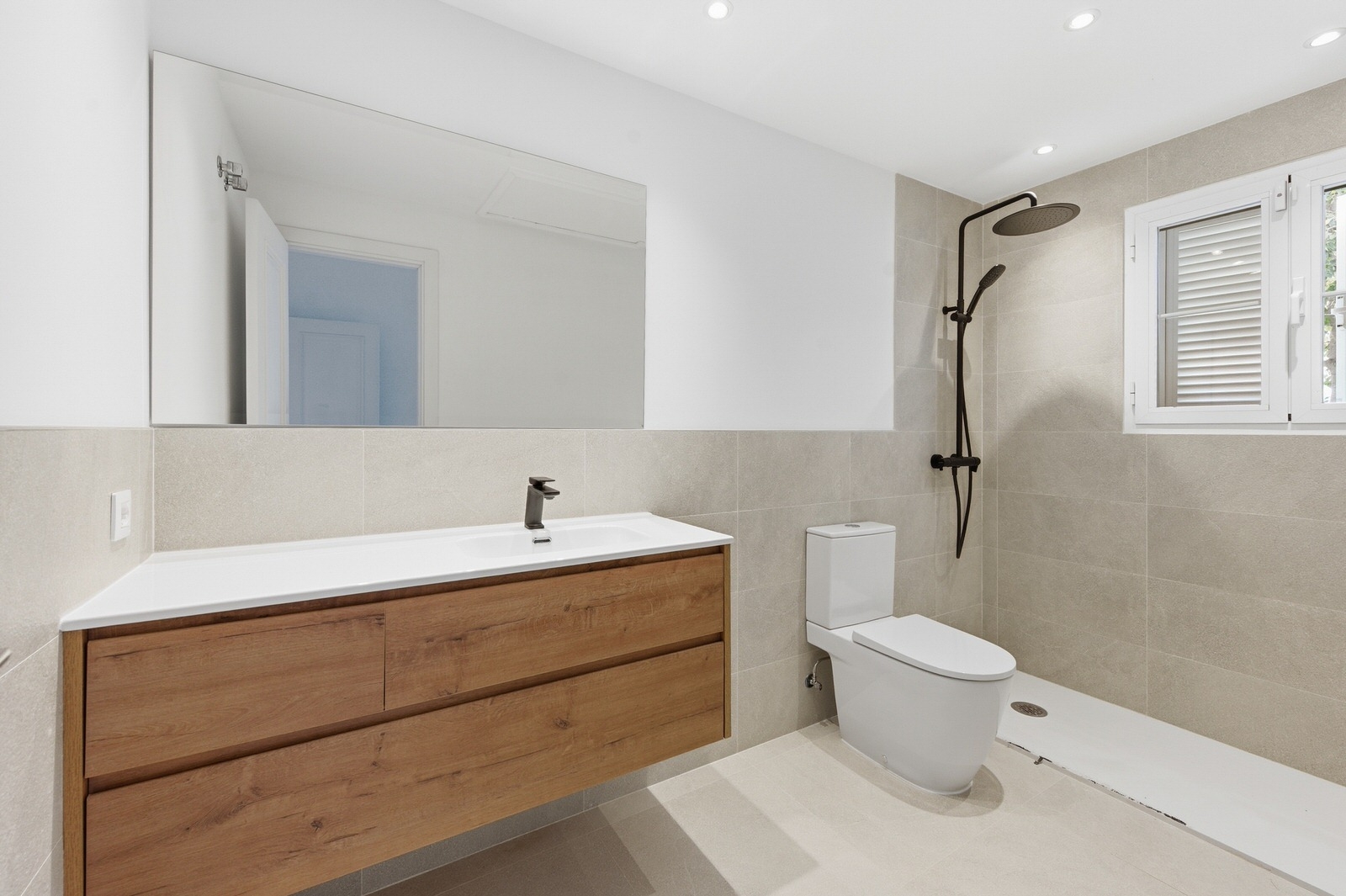 Modernized villa with Mediterranean charm, pool and garden in a quiet location of Santa Ponsa (7)