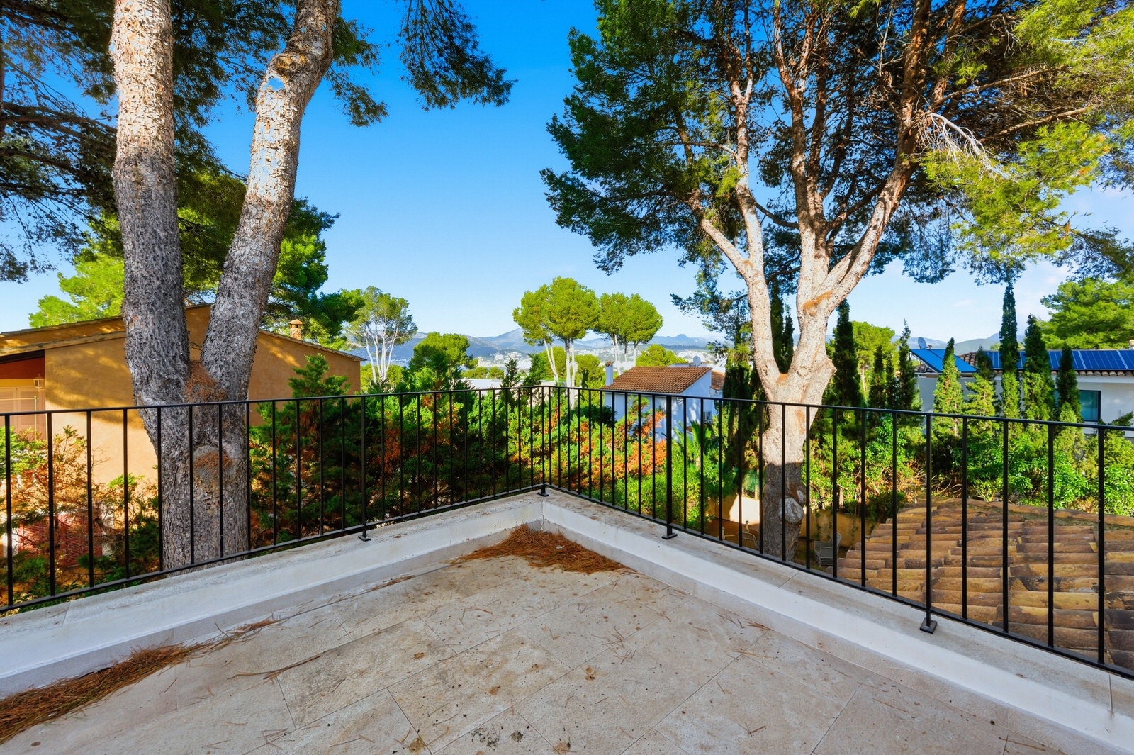 Stylish villa with sea views in a quiet location in Santa Ponsa (23)