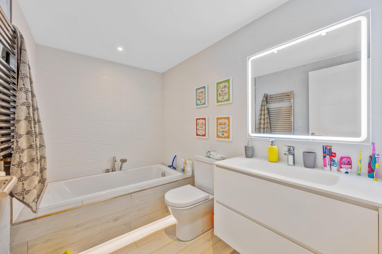 Modern garden apartment with spacious terrace in well-kept complex with pool in Nova Santa Ponsa (2)