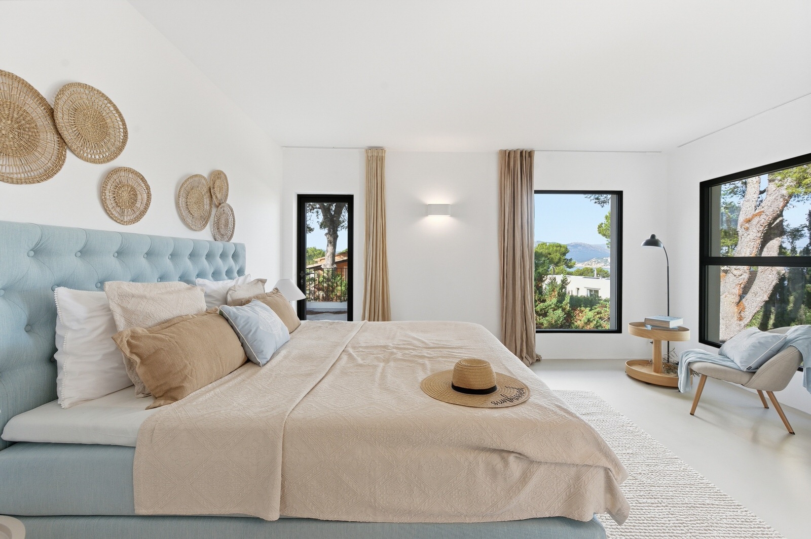 Stylish villa with sea views in a quiet location in Santa Ponsa (22)