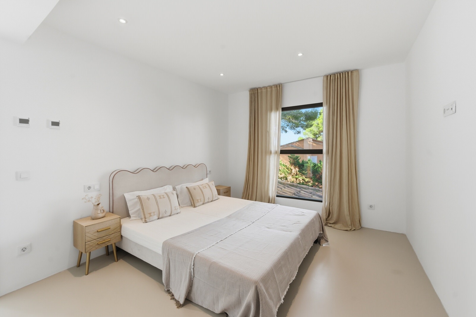 Stylish villa with sea views in a quiet location in Santa Ponsa (24)