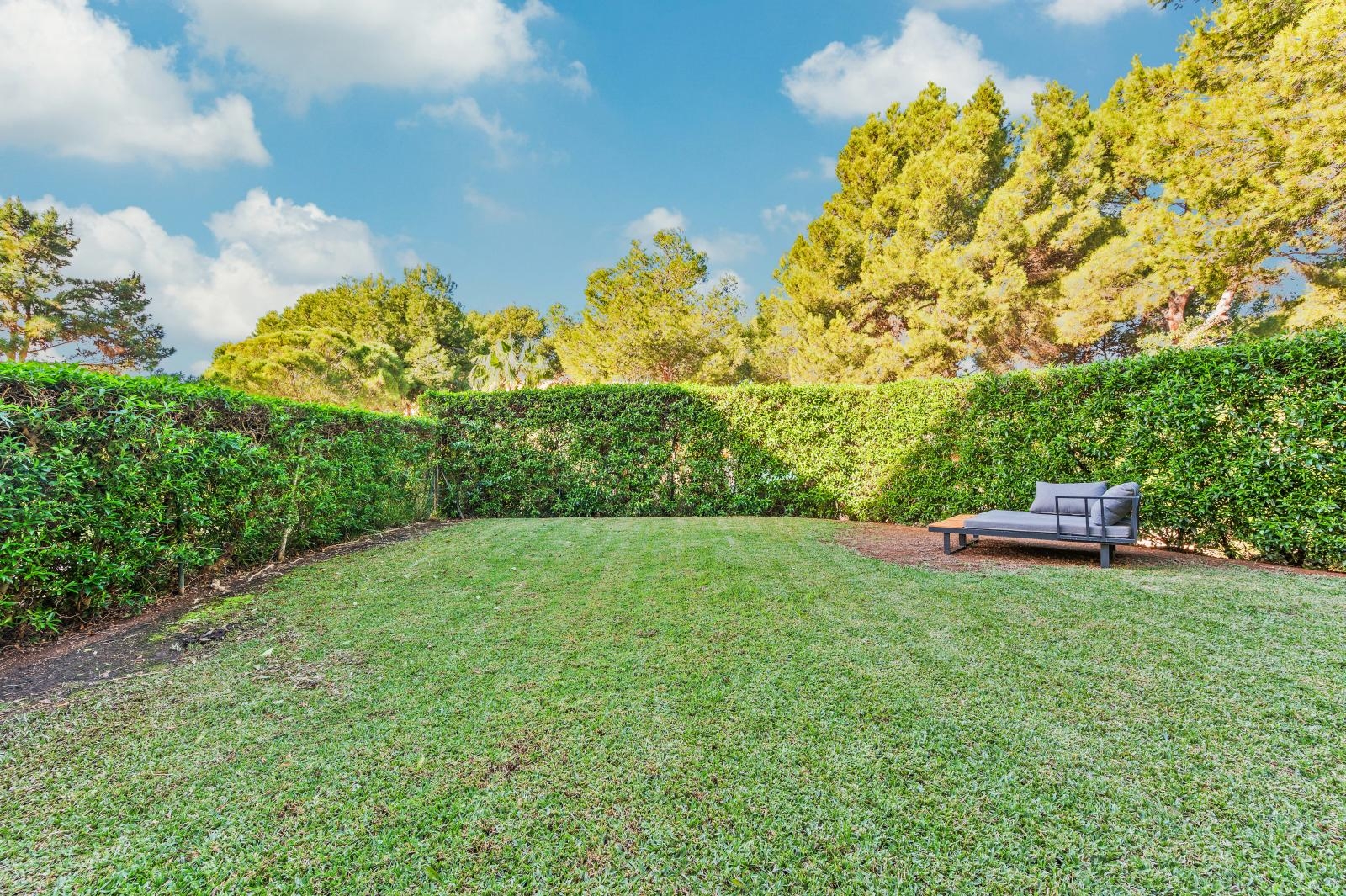 Modern garden apartment with spacious terrace in well-kept complex with pool in Nova Santa Ponsa (25)